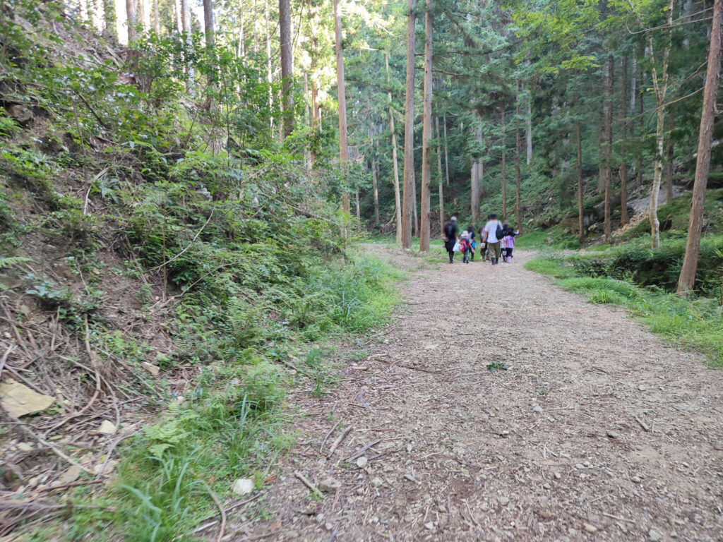 笹洞蛍石鉱山ミネラルガイドハンティングツアーの帰り道