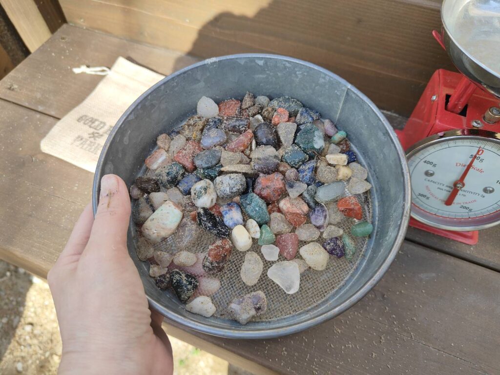 六甲山牧場の宝石探しゴールドラッシュパークで採れた宝石たち