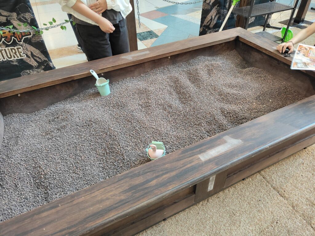 ストーン・アドベンチャーの宝石探し木箱