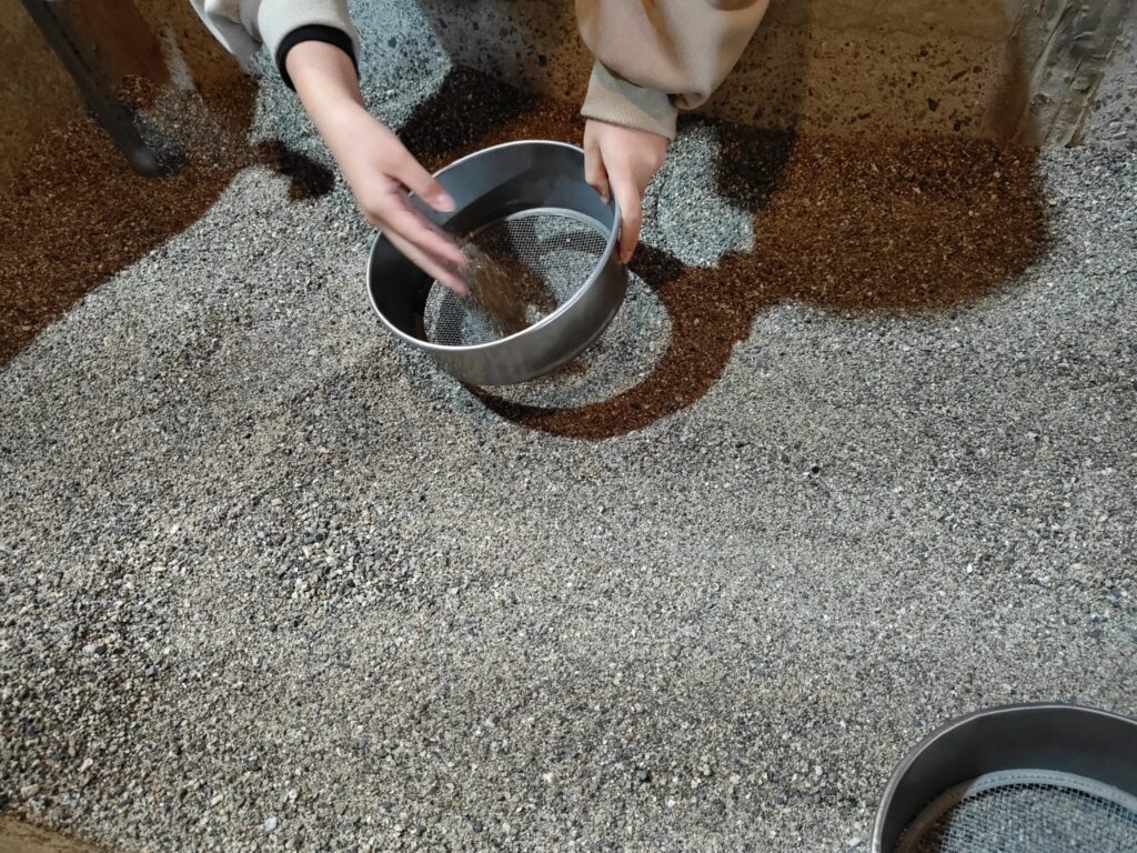 博石館のキュービックジルコニア探し