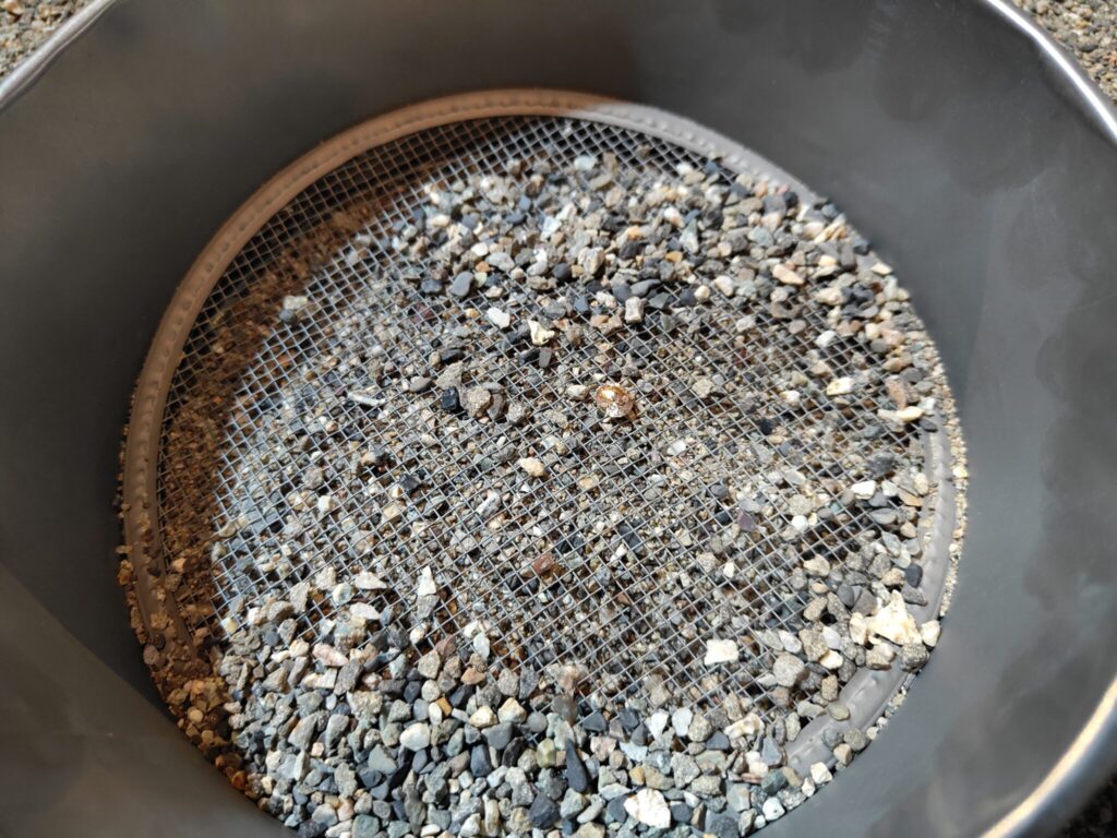 博石館のキュービックジルコニア探し