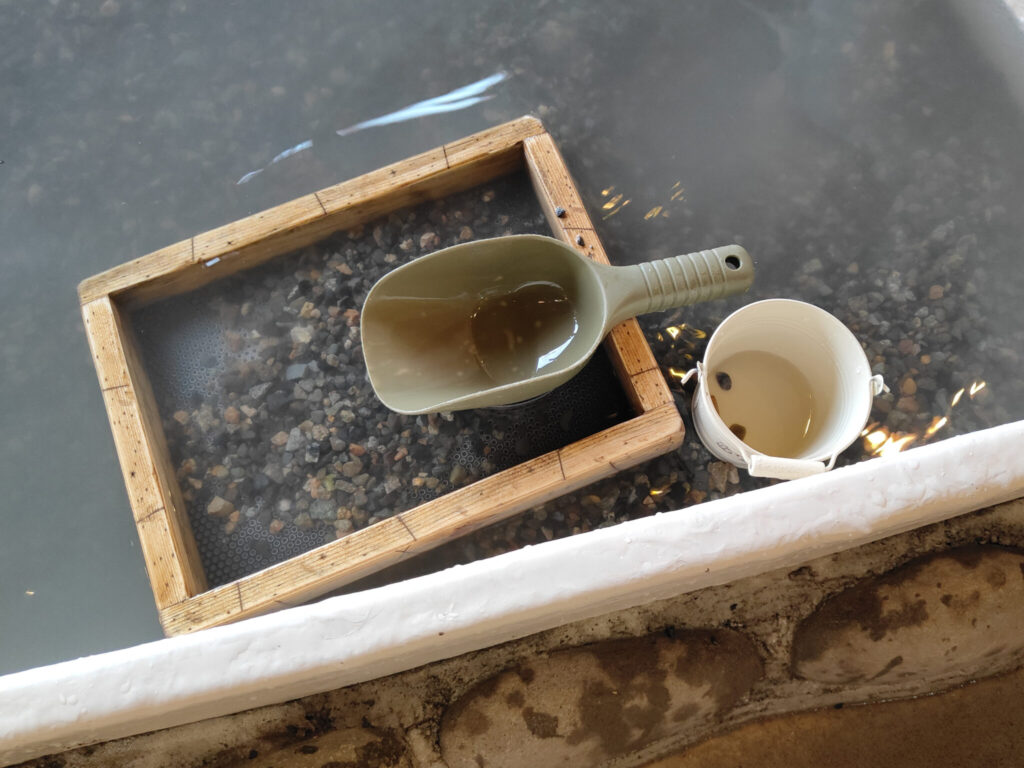 トレジャーマイニング、リバーエリアのスコップとバケツ