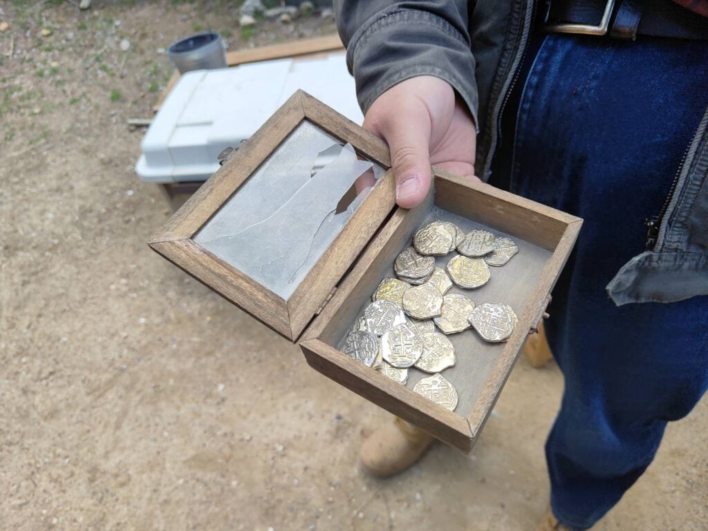 六甲山牧場「ゴールドラッシュパーク」金貨で原石に交換