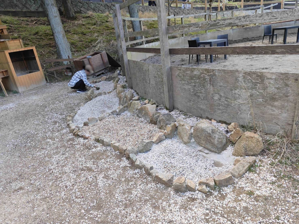 六甲山牧場の宝石探しゴールドラッシュパークの砂場エリア