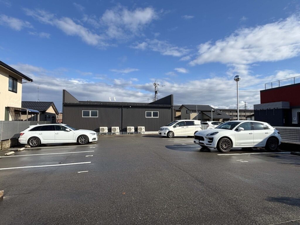 「RC & CAFE」駐車場